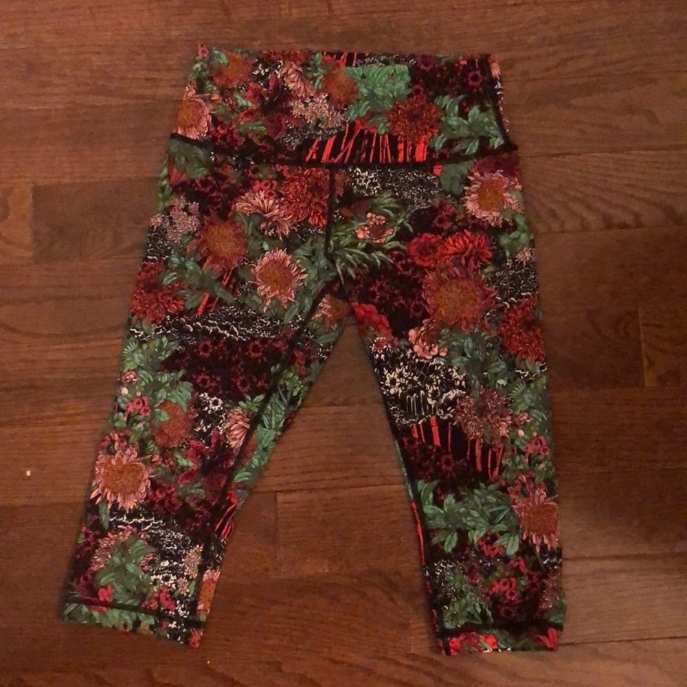 Floral lululemon Capris